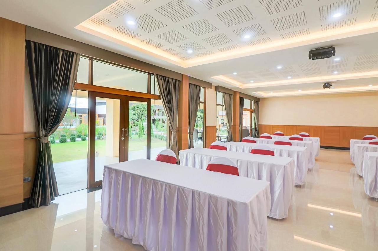Au Place Hotel Loei Bagian luar foto