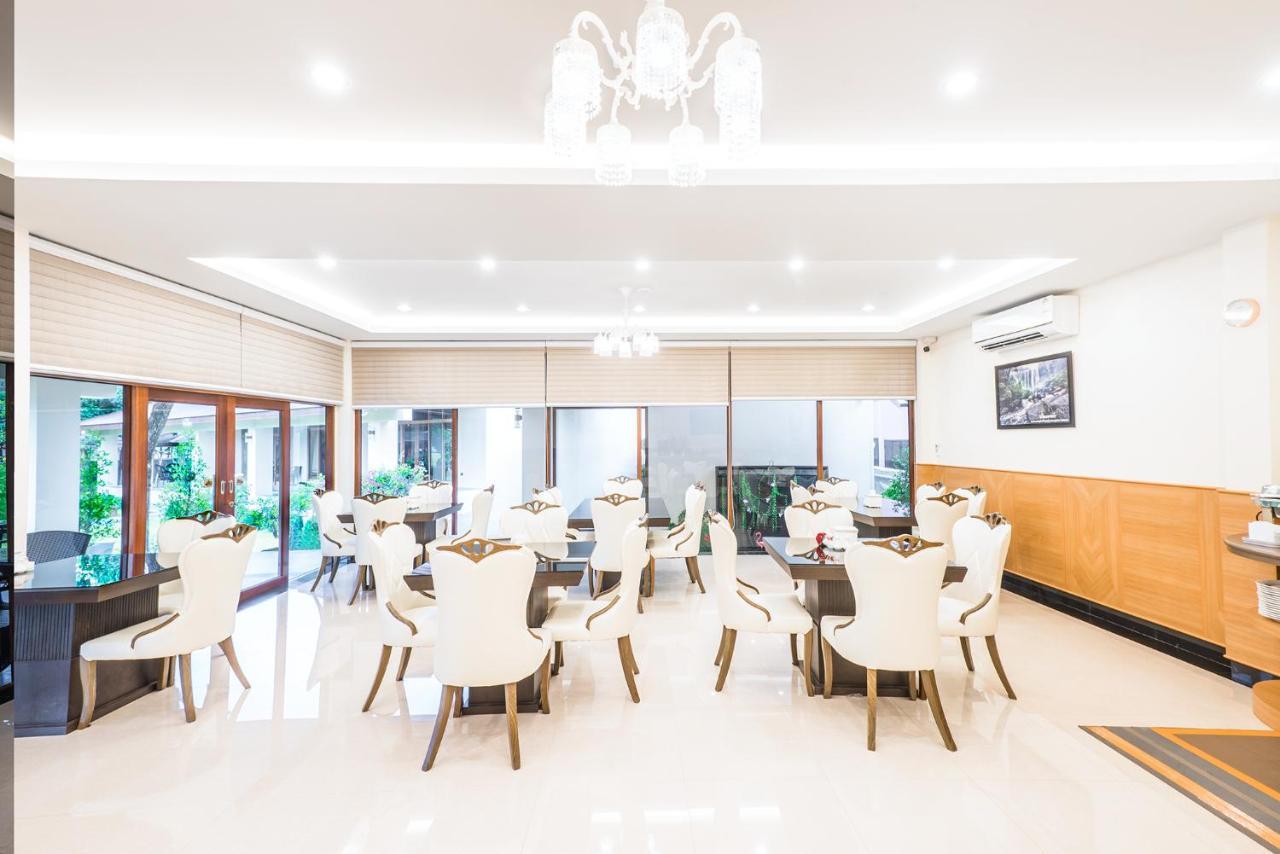 Au Place Hotel Loei Bagian luar foto