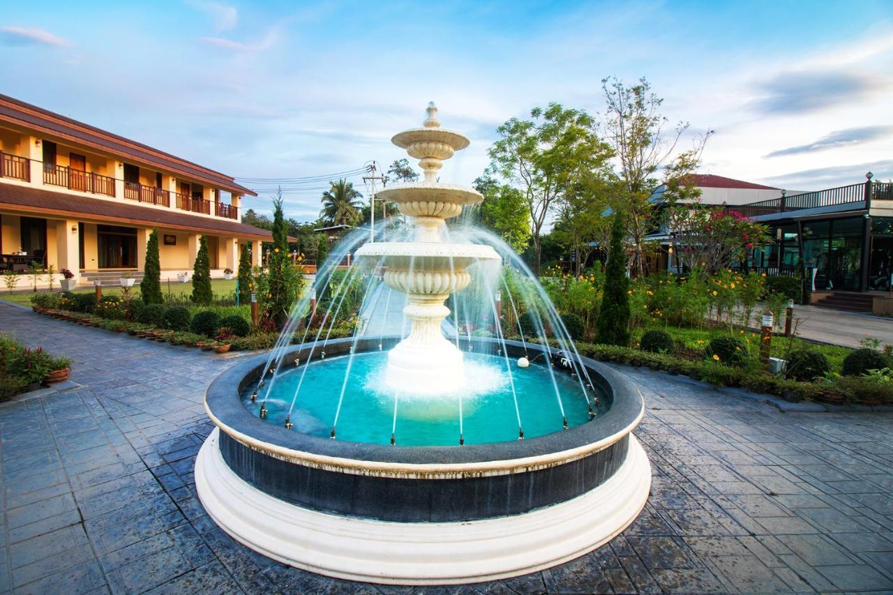 Au Place Hotel Loei Bagian luar foto
