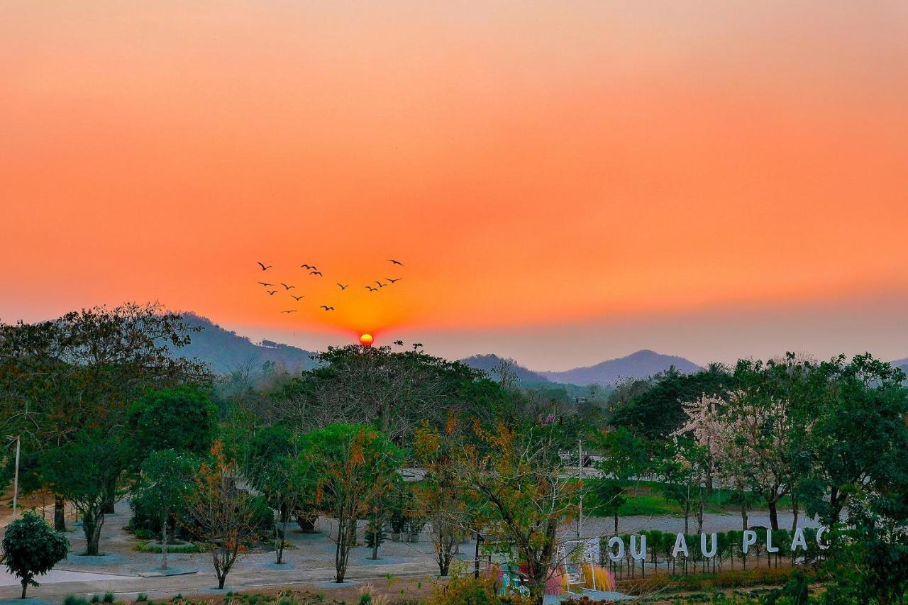 Au Place Hotel Loei Bagian luar foto
