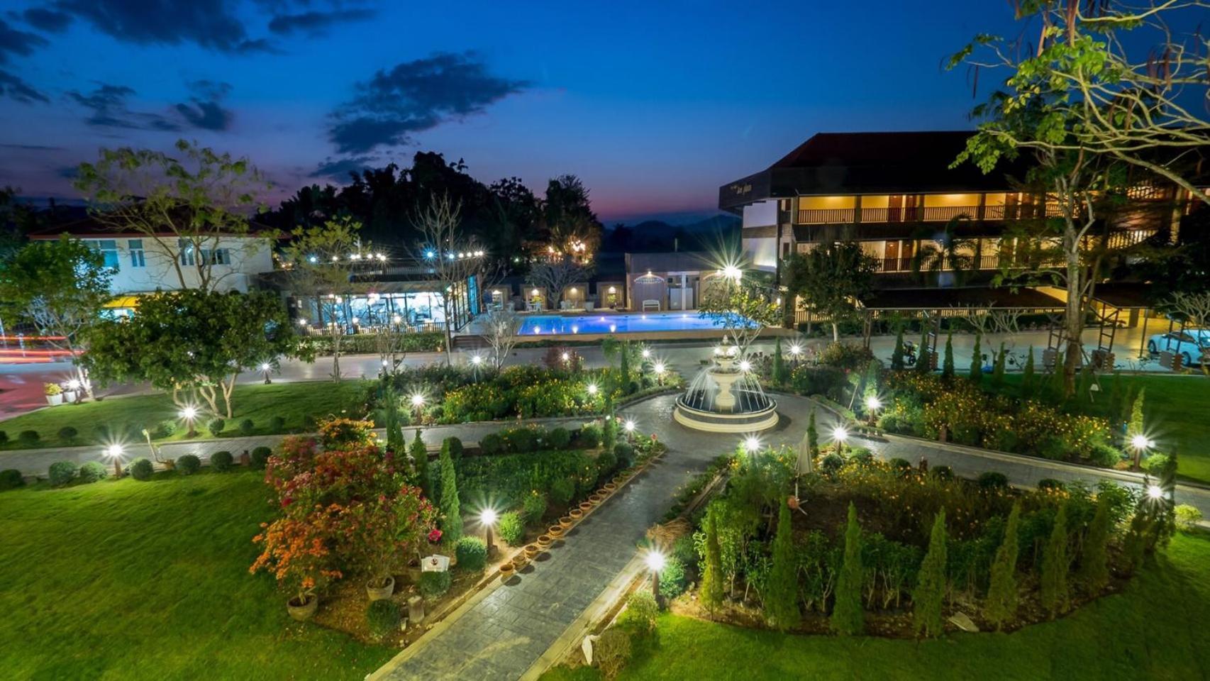 Au Place Hotel Loei Bagian luar foto