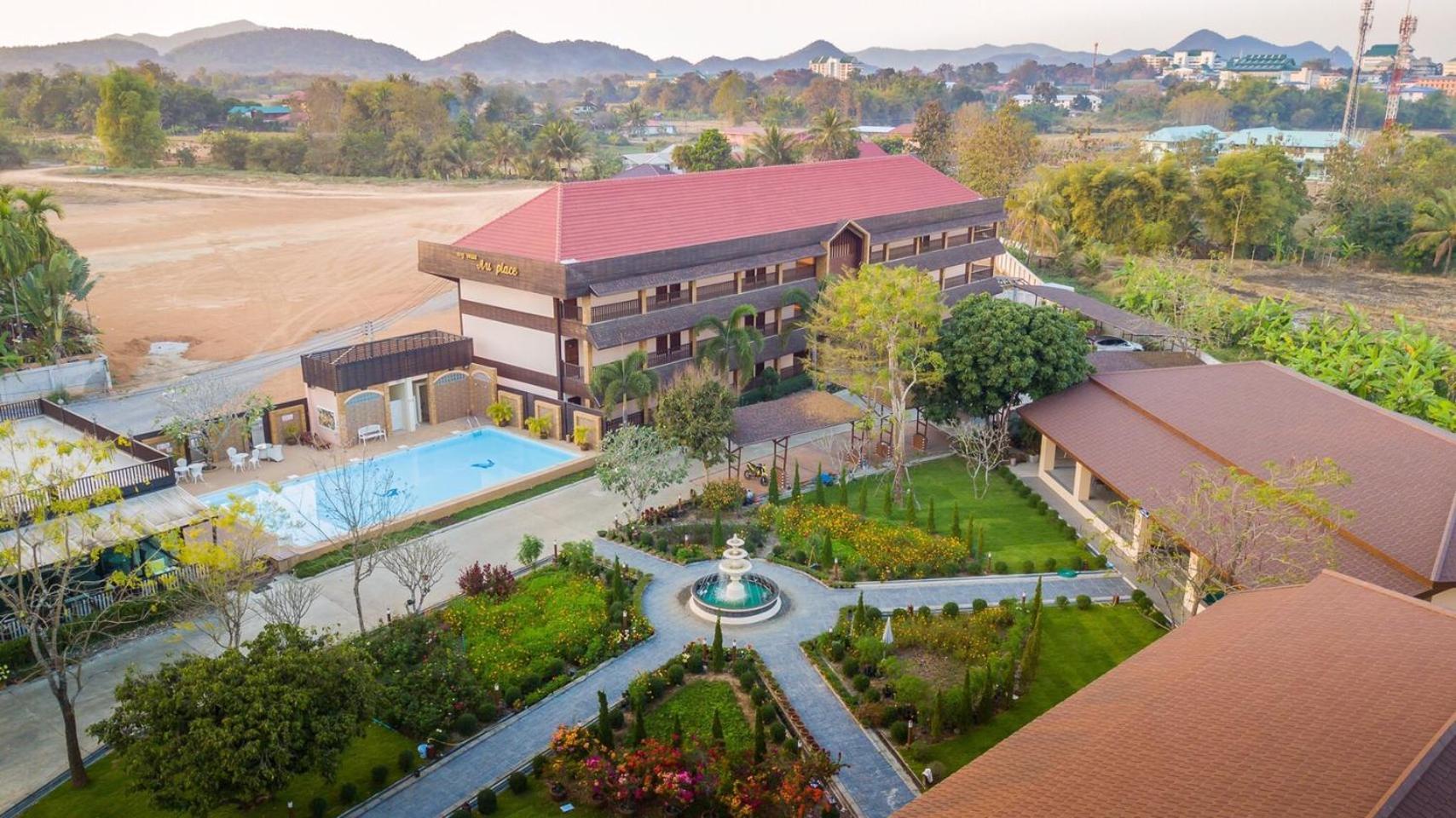 Au Place Hotel Loei Bagian luar foto